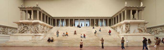 Berlin_-_Pergamonmuseum_-_Altar_01